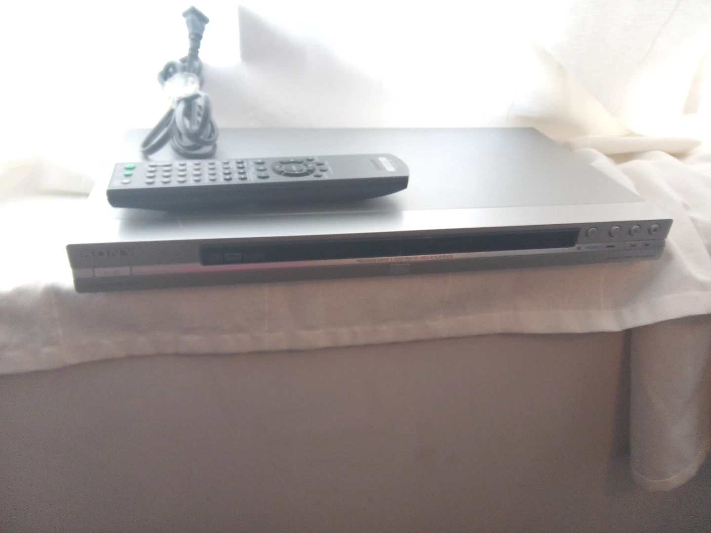 Sony DVD Player with Remote and RCA Cables