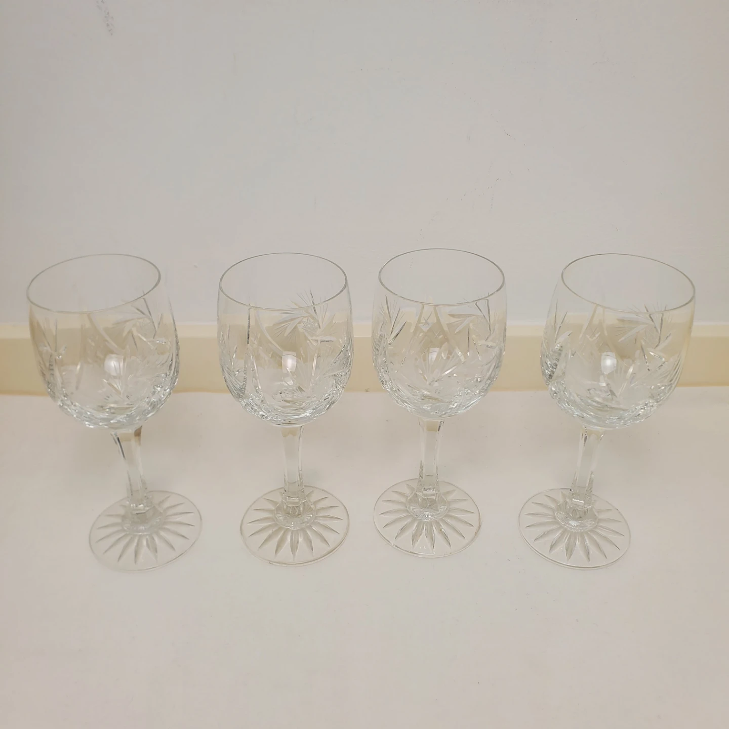 Set of 4 Crystal Wine Glasses 🥕
