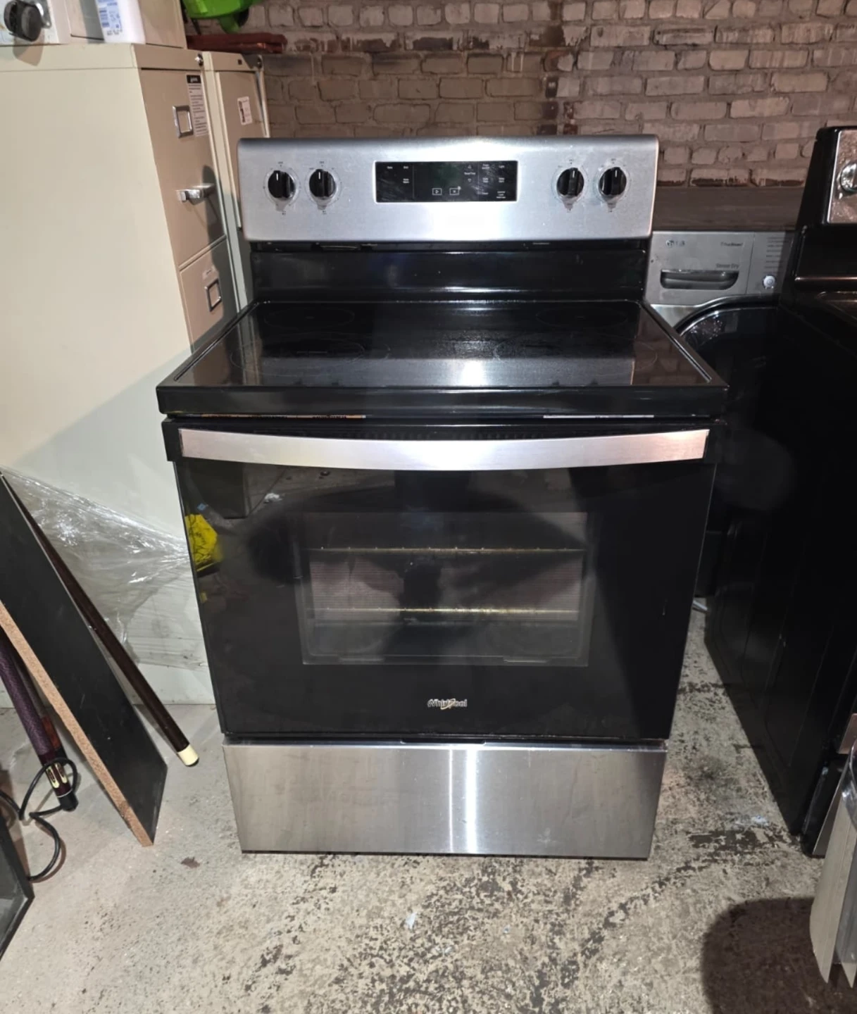 Whirlpool 30in electric Stainless steel stove