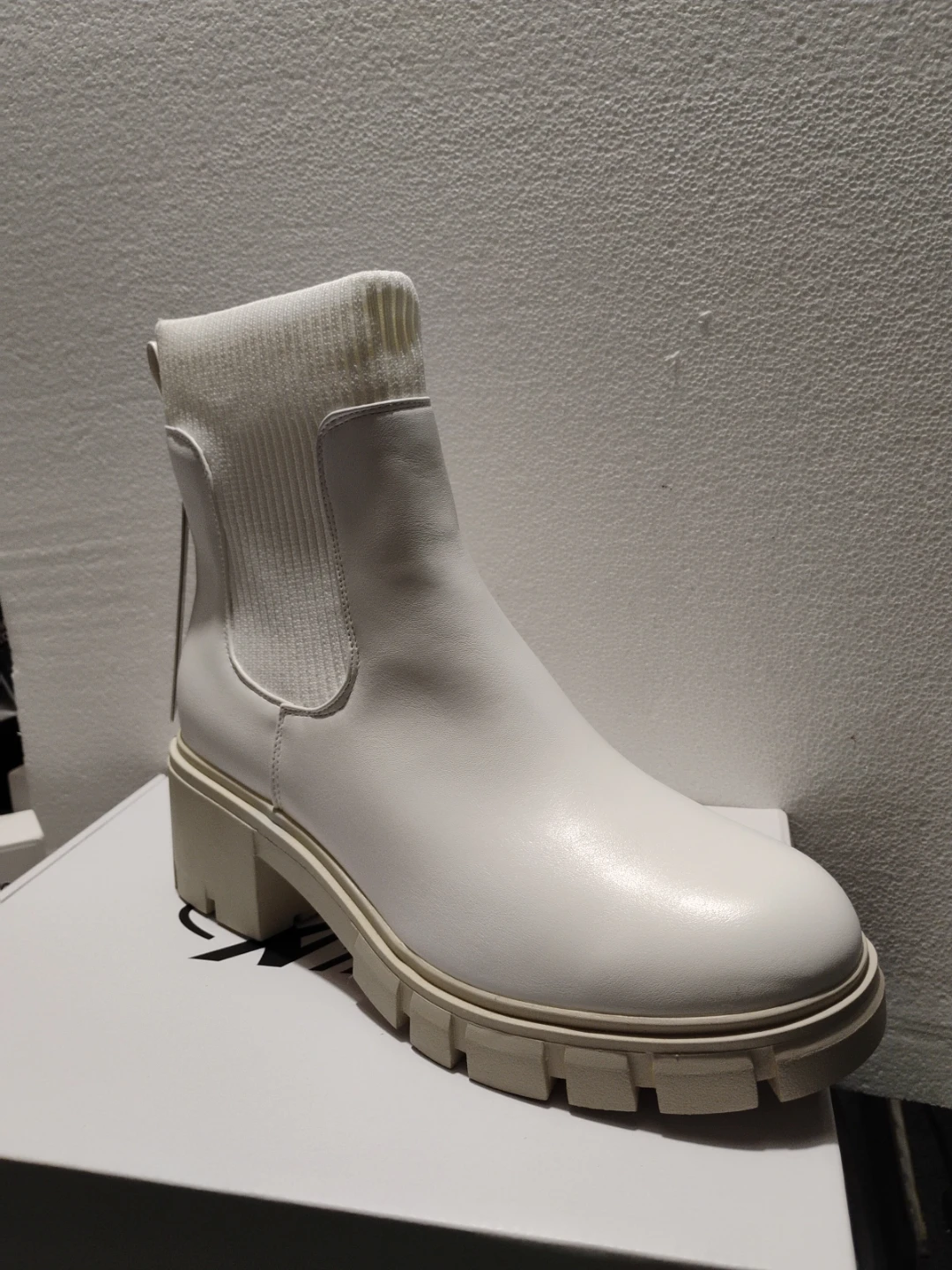 Athlefit cream colored Chelsea boots size 8.5, 9, or 7.5