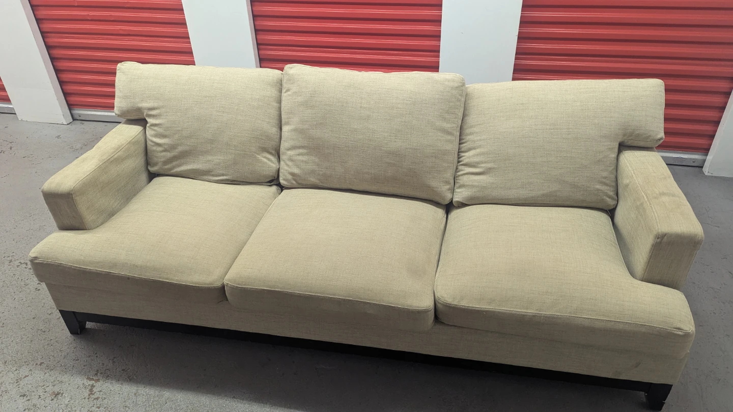 Free Delivery - Couch - photo 3