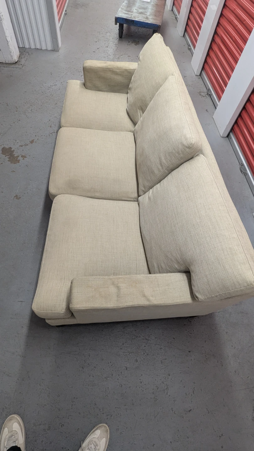 Free Delivery - Couch - photo 5