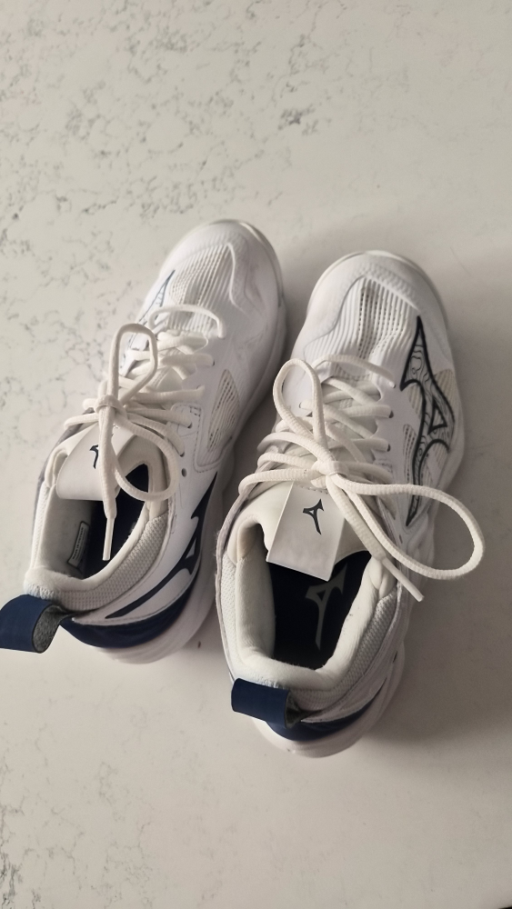 Mizuno Wave Momentum 3 - women 7.5/men 5.5