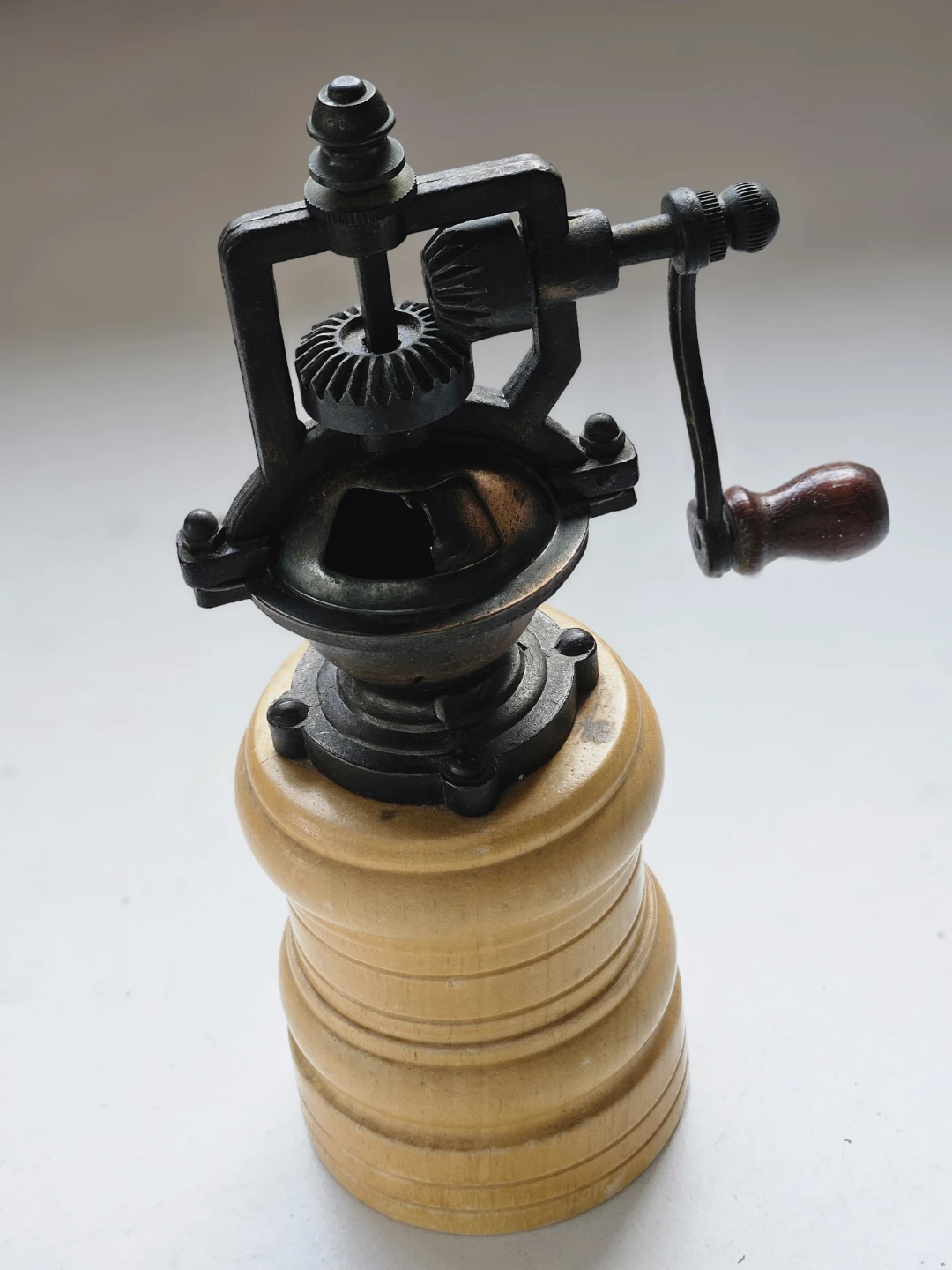 Vintage Manual Pepper Mill Grinder - photo 3