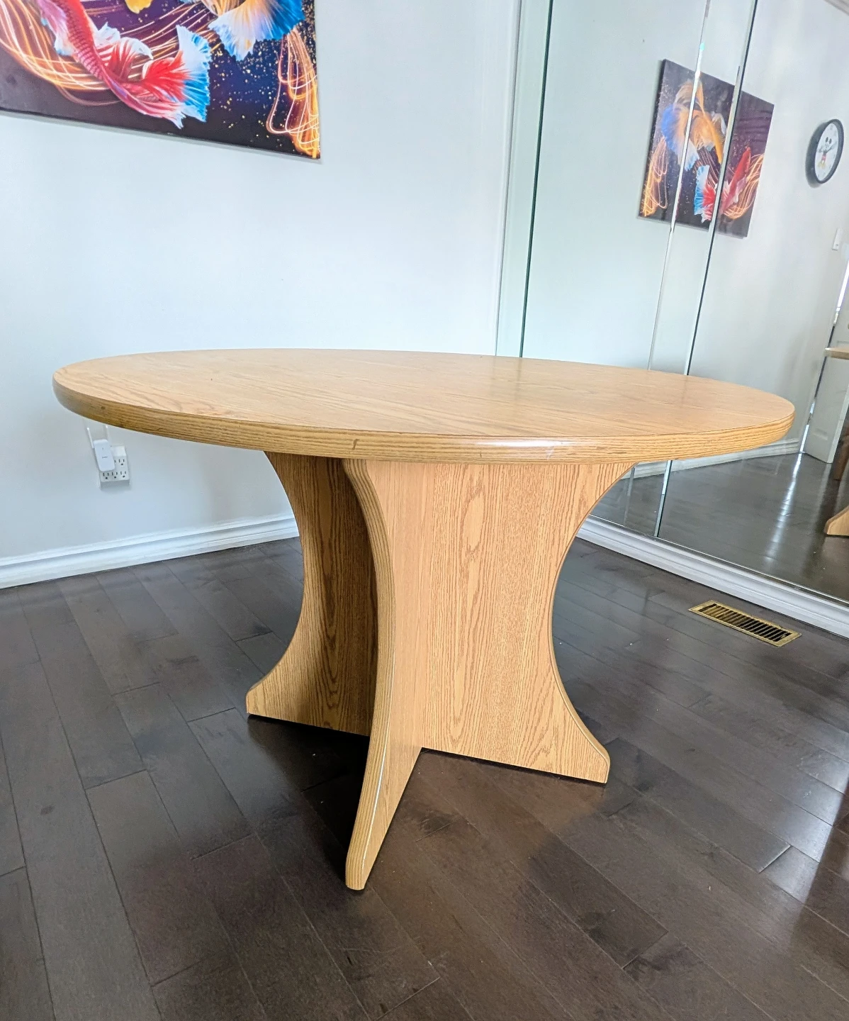 Round Oak Dining Table - photo 3