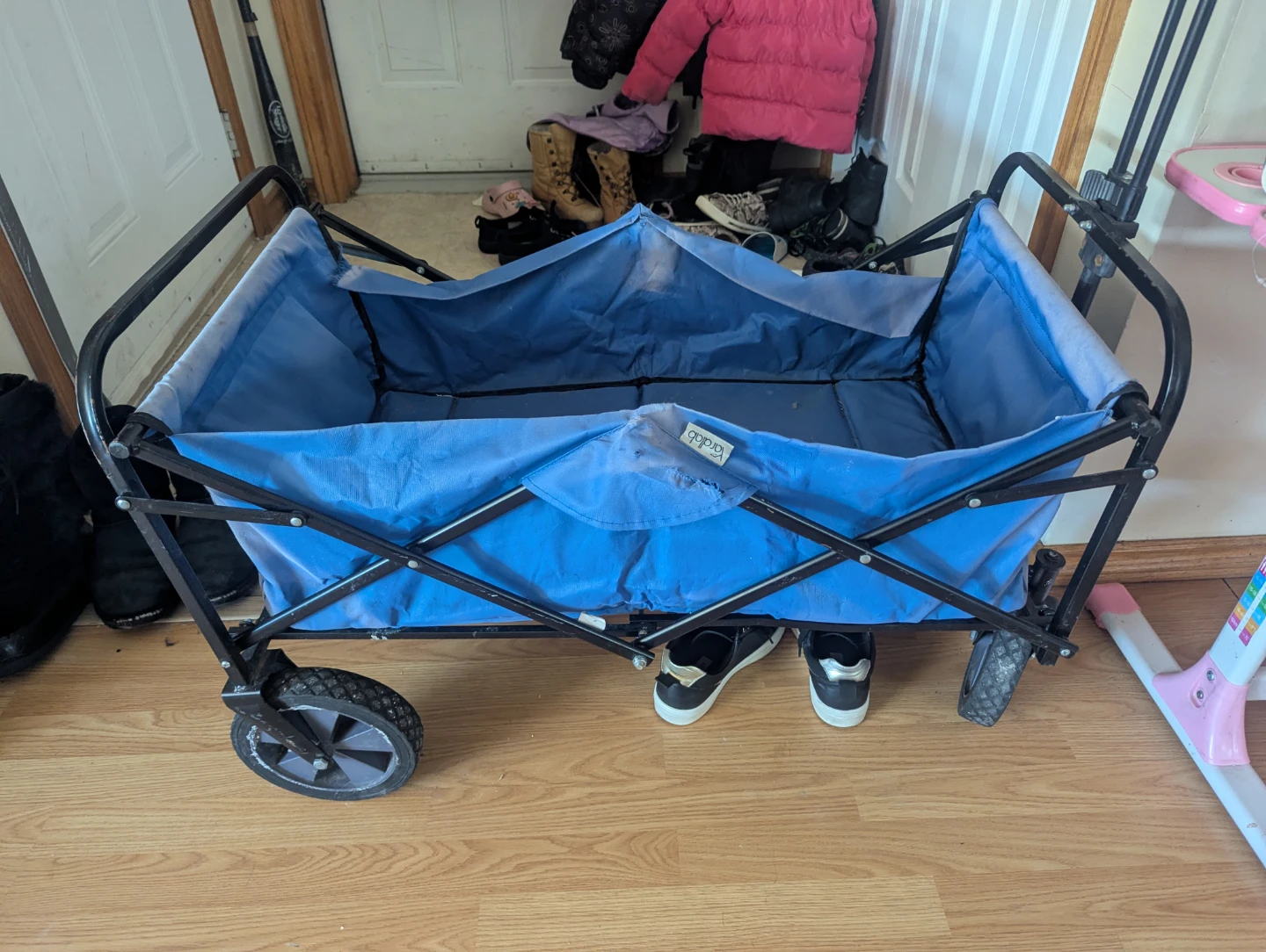 Yardlab Blue Folding Wagon