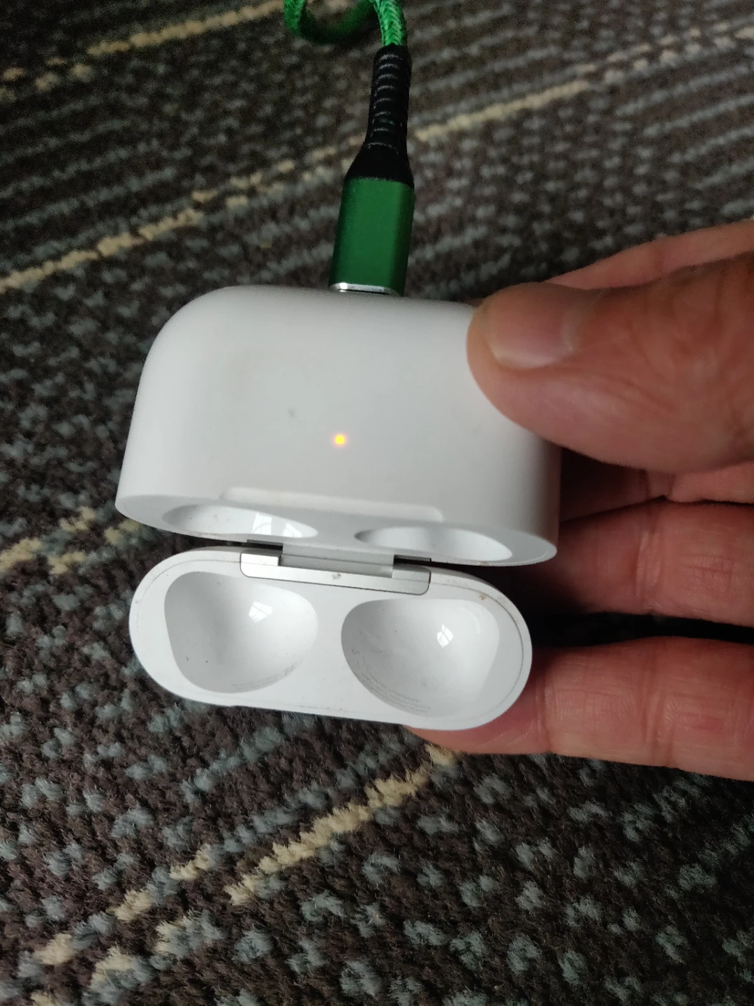 Apple AirPods (3rd Gen) Magsafe Charging Case - photo 5