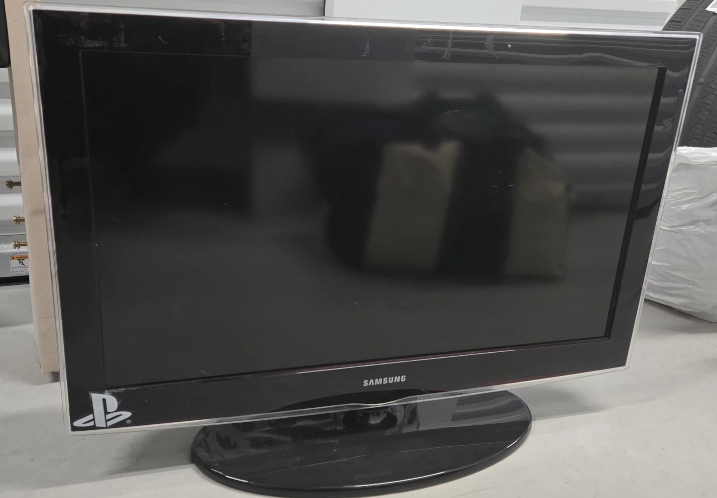 Samsung 37 inch Flat Screen TV - photo 3