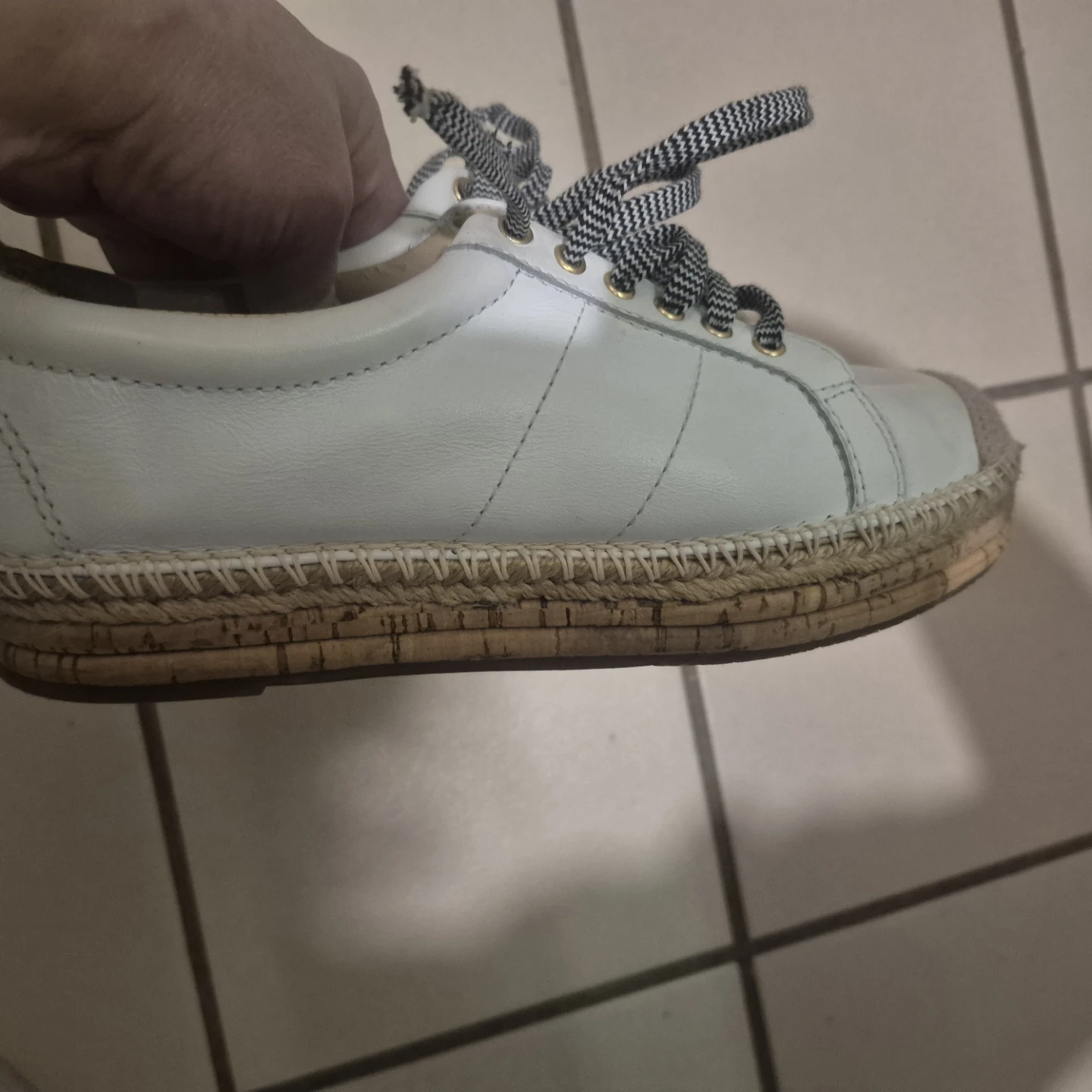 White leather  shoes   great for a wide  foot - photo 2