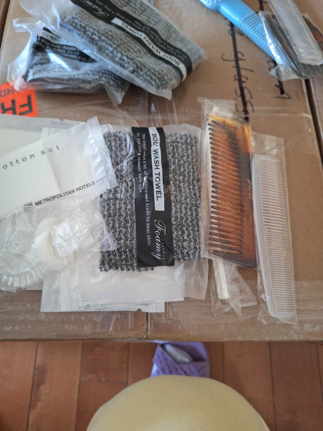 Hotel Amenity Set - Cotton Set, Wash Towels, Combs - photo 2