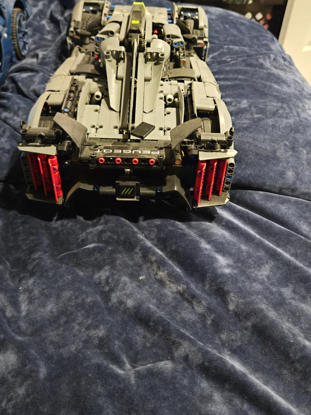 LEGO Technic Peugeot 9X8 24H Le Mans Hybrid Hypercar - photo 2