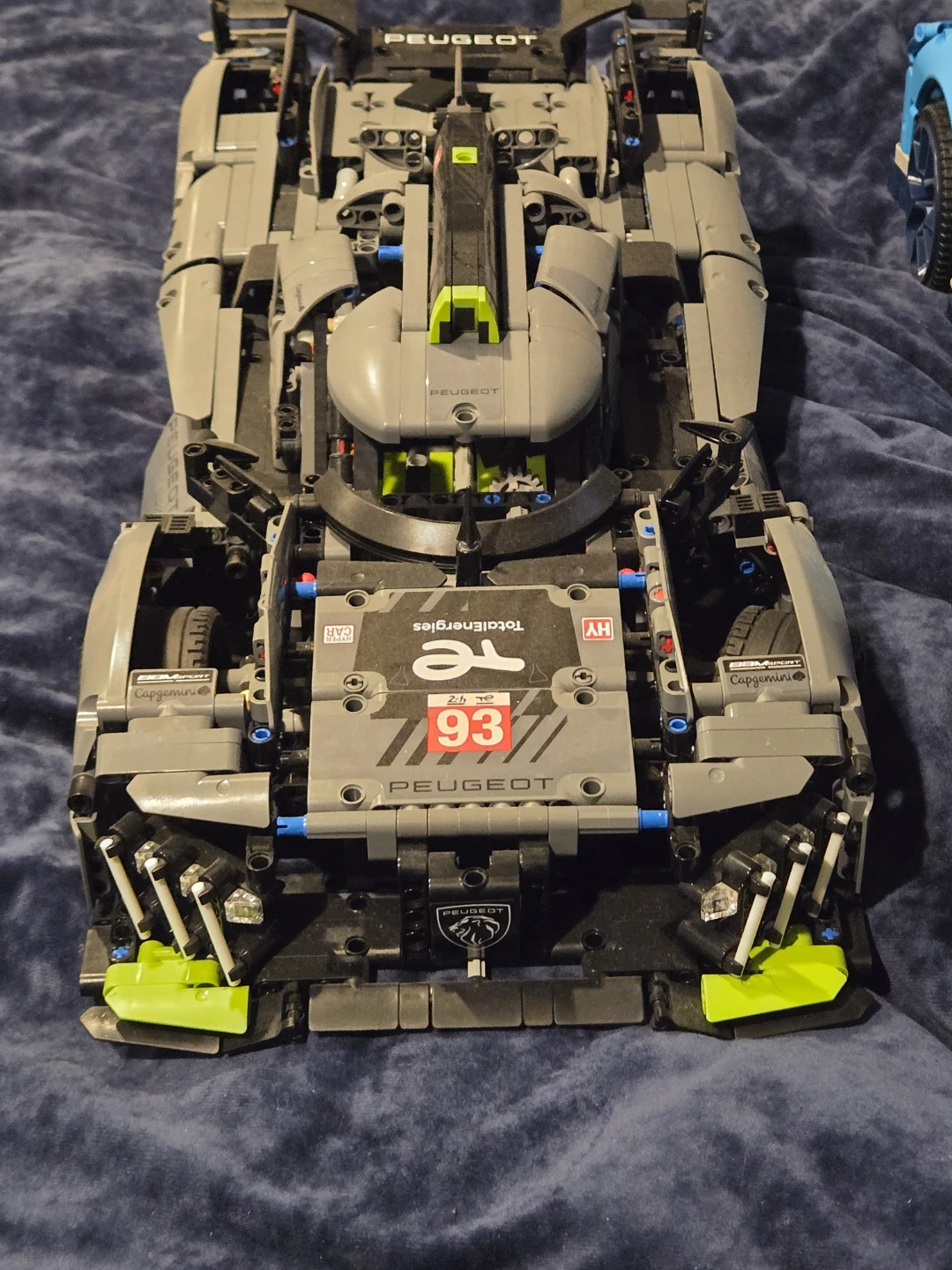 LEGO Technic Peugeot 9X8 24H Le Mans Hybrid Hypercar - photo 3