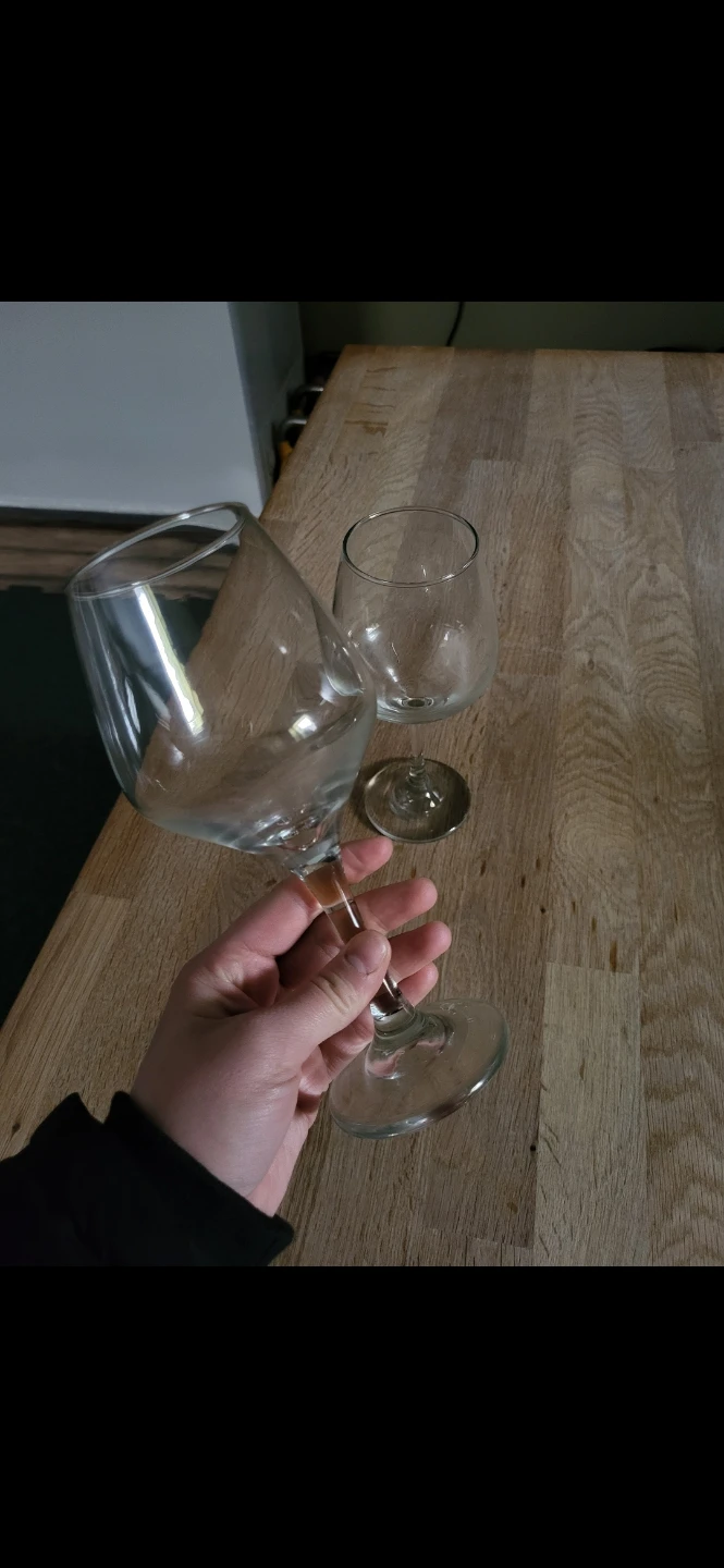 Set of 2 Clear Wine Glasses - photo 2