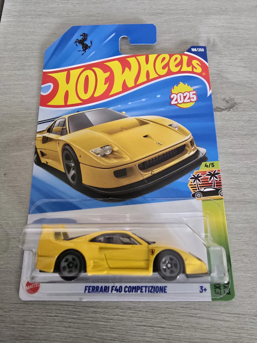 Hot Wheels Ferrari F40 Competizione Diecast Car (Yellow)