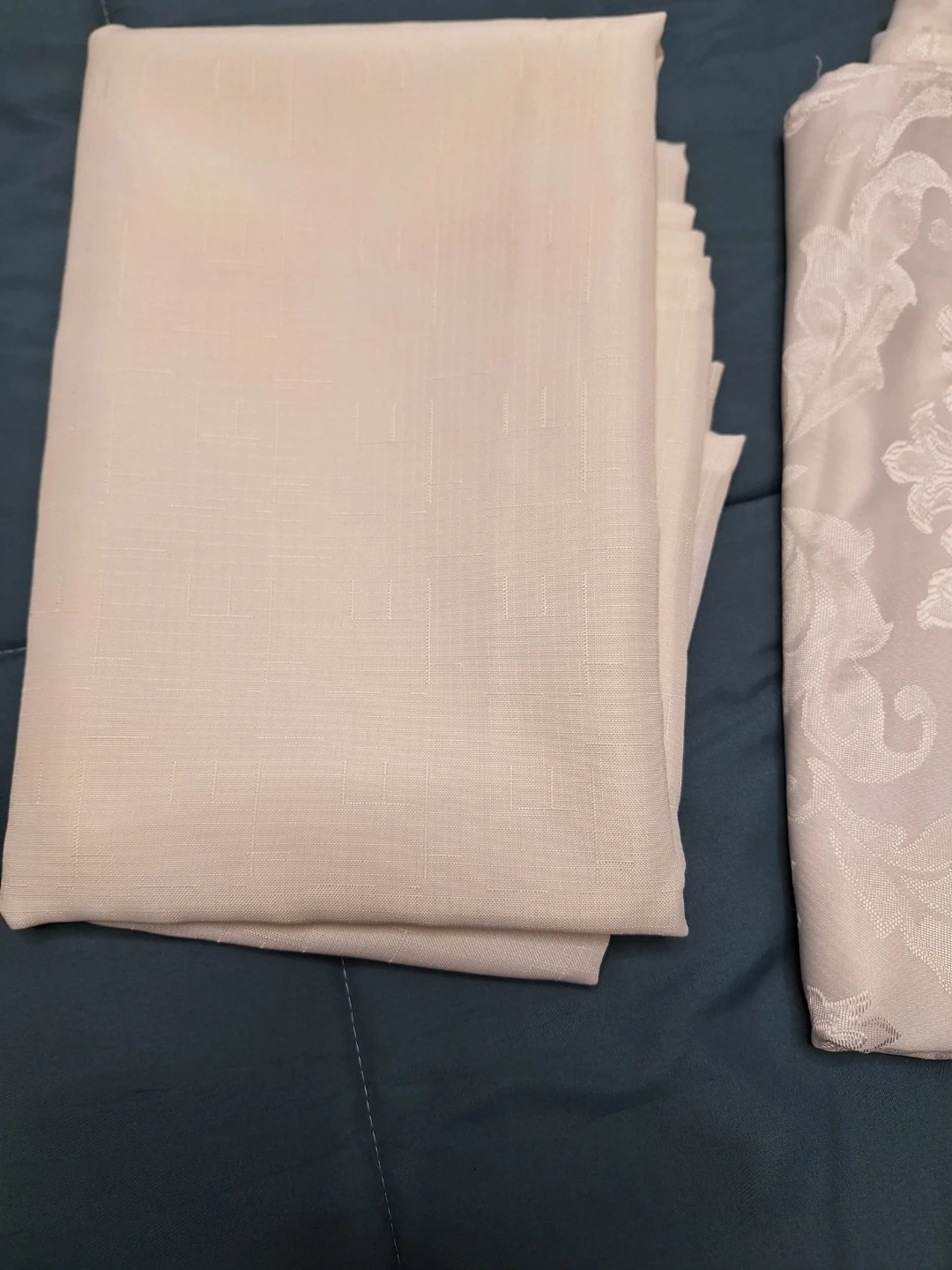 Tablecloths $5 ea 52x70 - photo 4