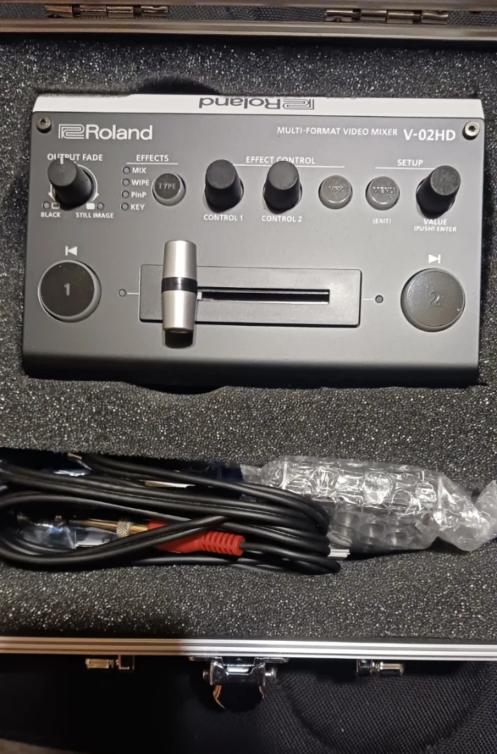 Roland V-02HD Multi-Format Video Mixer with Case