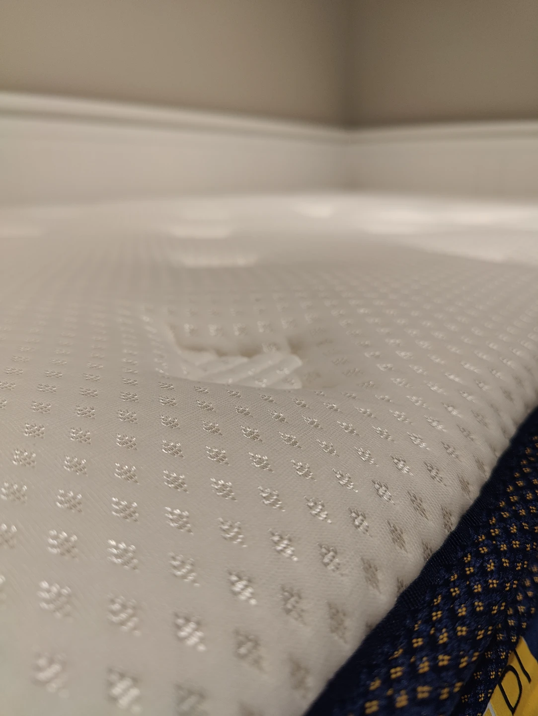 Twin Cooling Mattress – Like New – JYSK Scandi Blu - photo 2