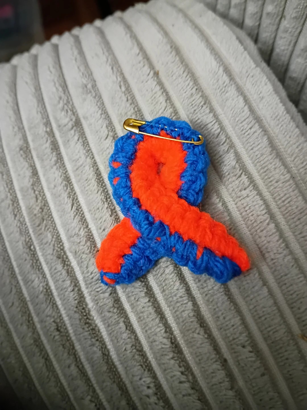 Handmade Crochet Awareness Ribbon Pin - photo 2
