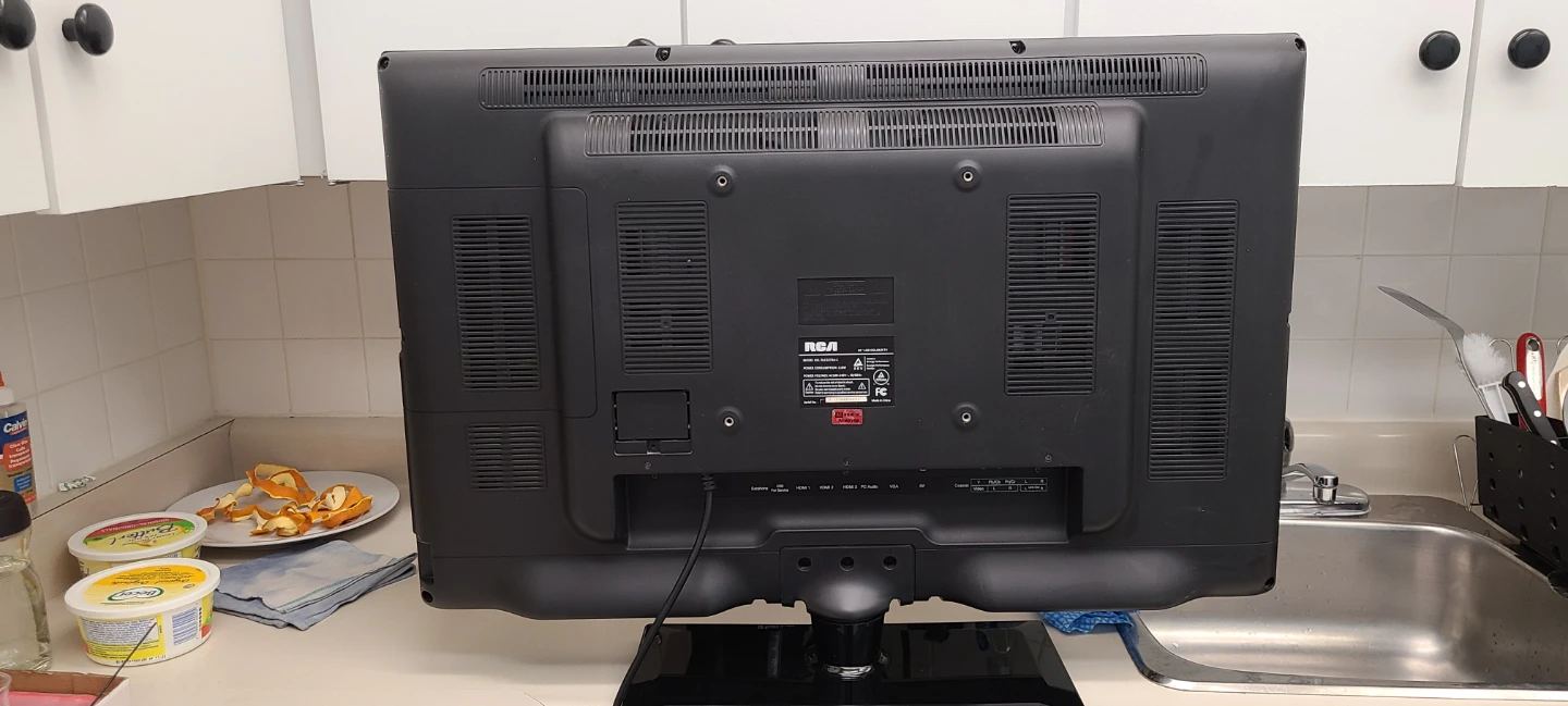 RCA 32 LCD TV - photo 3