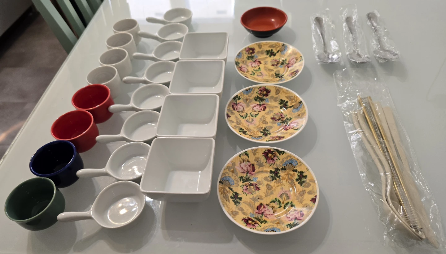 Cute Kitchenware Bundle (Sauce Bowls, Sake Cups, Utensils) - photo 4