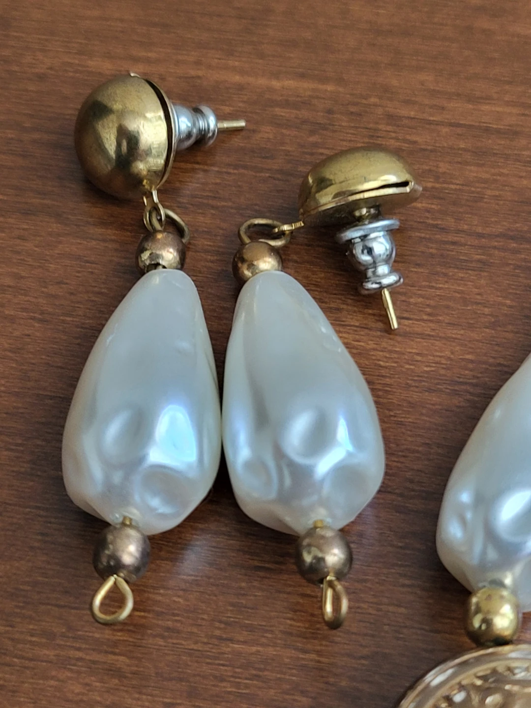Pearl and gold/copper tone necklace and earring set - photo 2