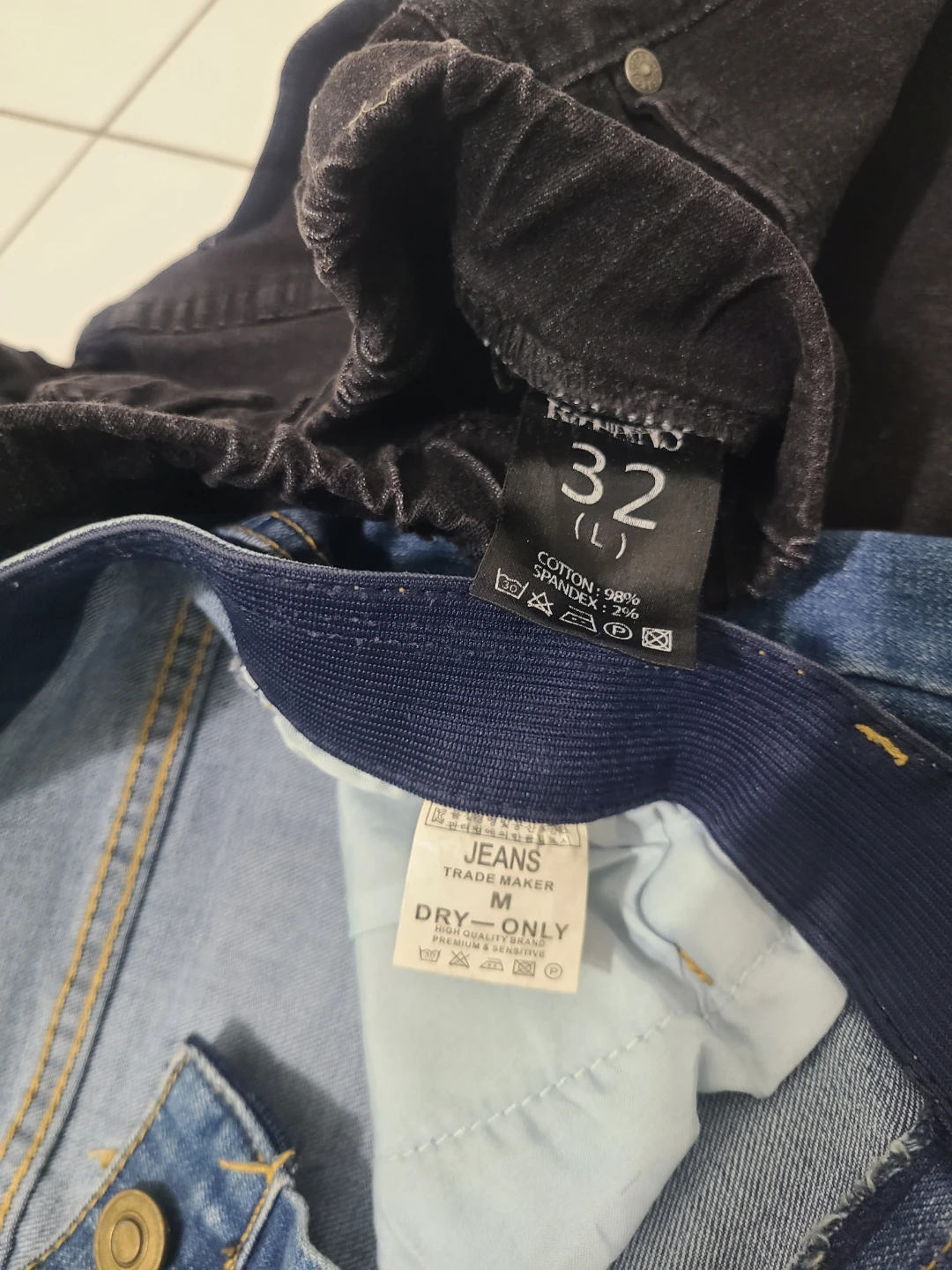 2 pairs of Jeans - Men's Size 32 - photo 3