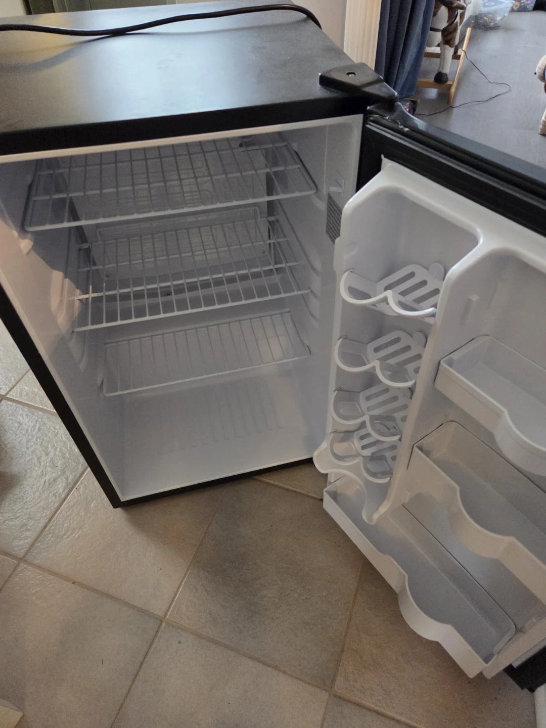 Danby Mini Fridge(no freezer) - photo 2