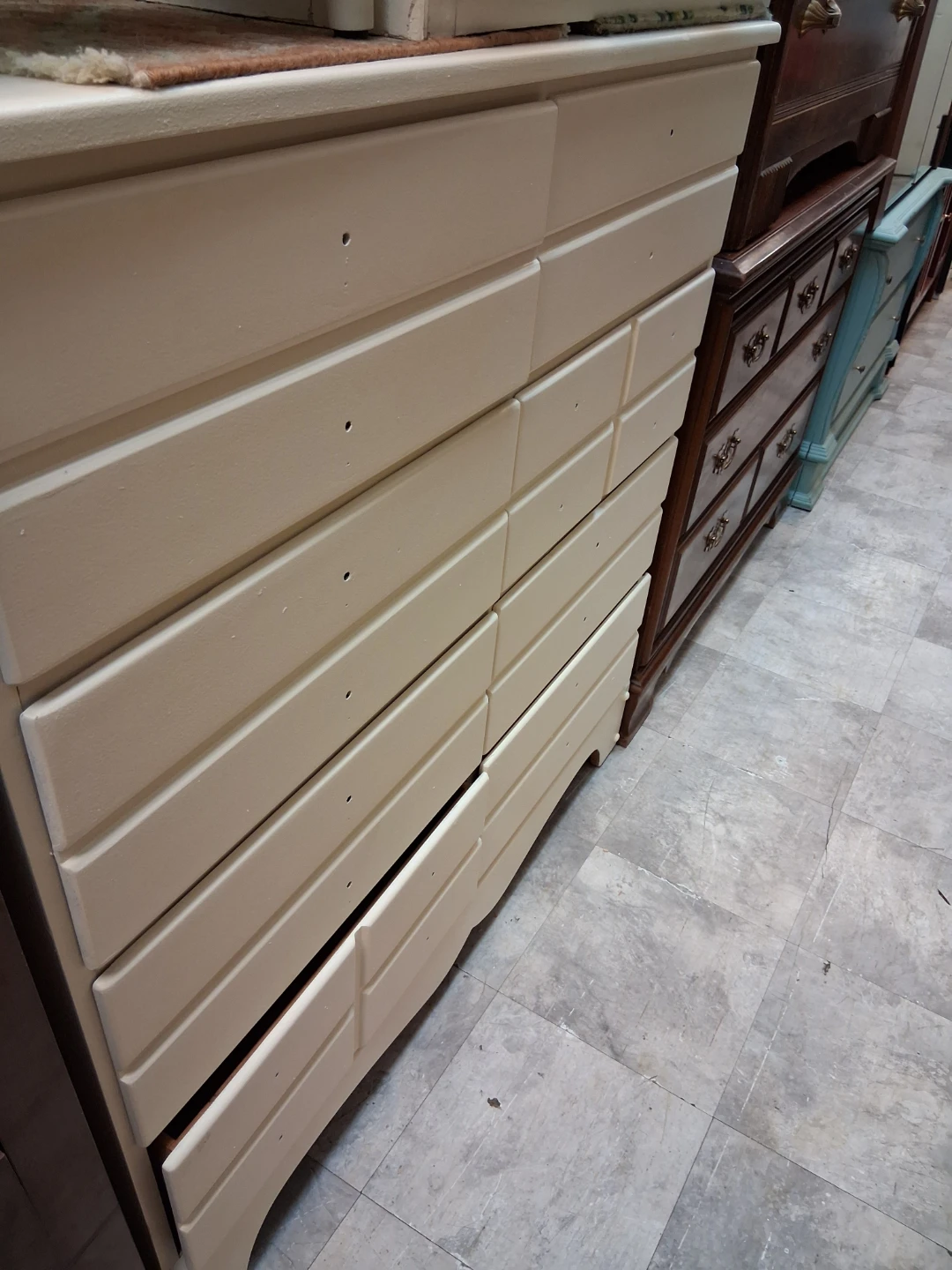 Cream Dresser with 8 Drawers (No Knobs)