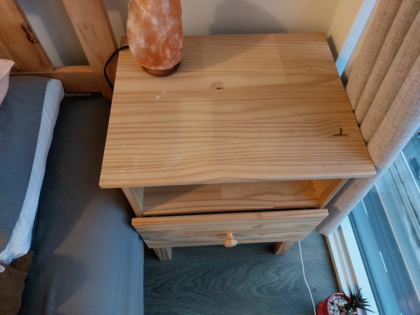 Natural wood bedside table - photo 4