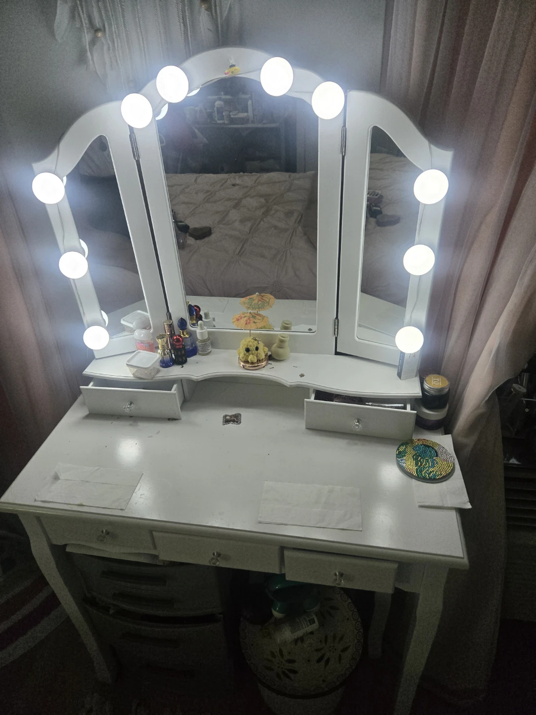 White Vanity Dressing Table with Lighted Mirror and Stool