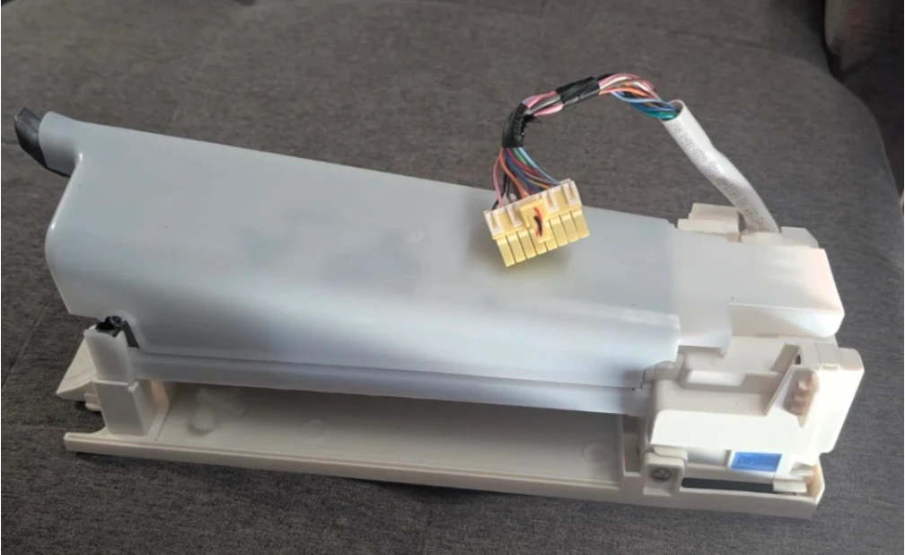 Samsung Refrigerator Ice Maker Assembly DA97-15217B - photo 3