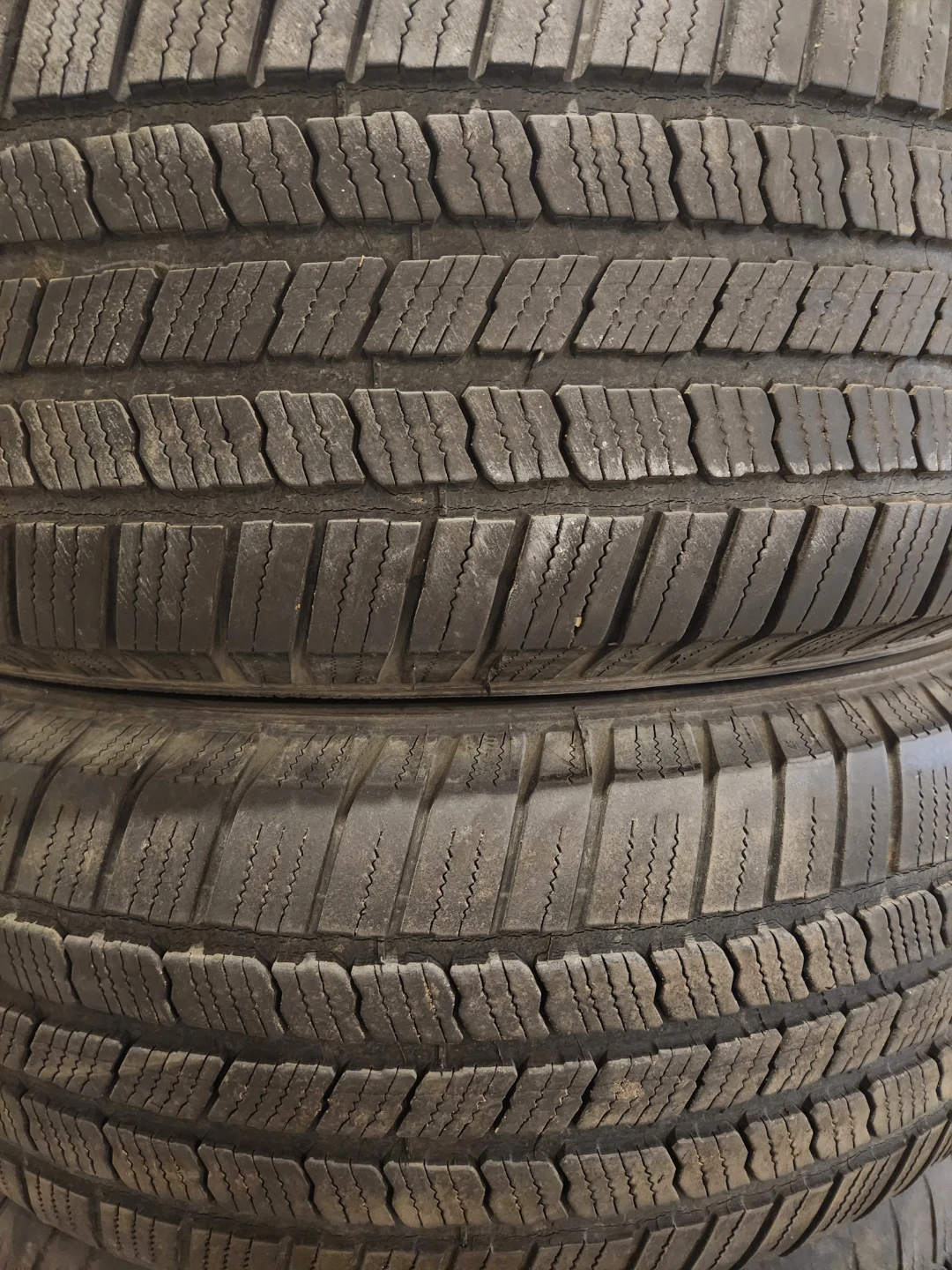 Michelin Defender LTX 265/70/R17  M/S Tires (4) - photo 3