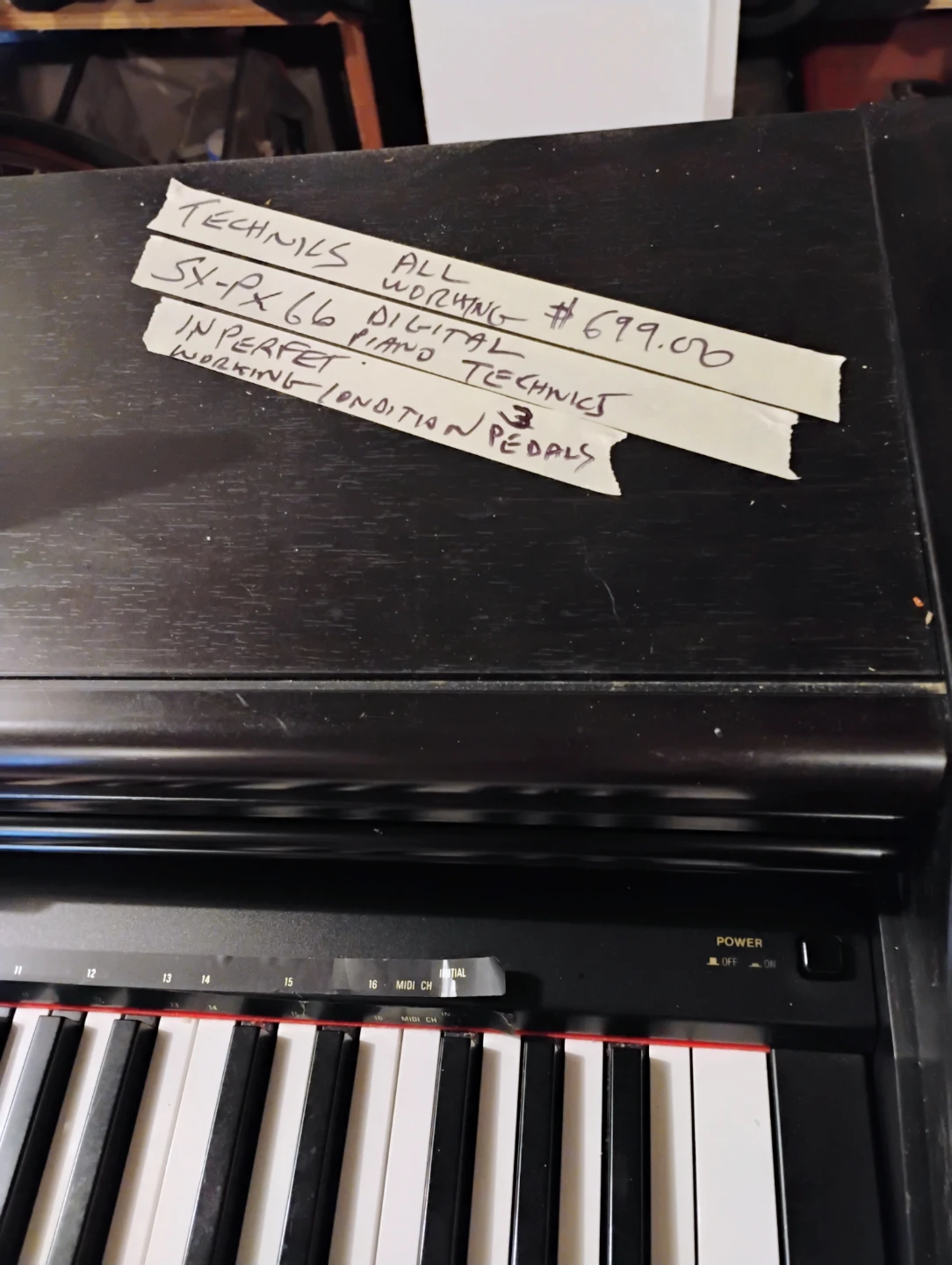 Vintage keyboard - photo 3