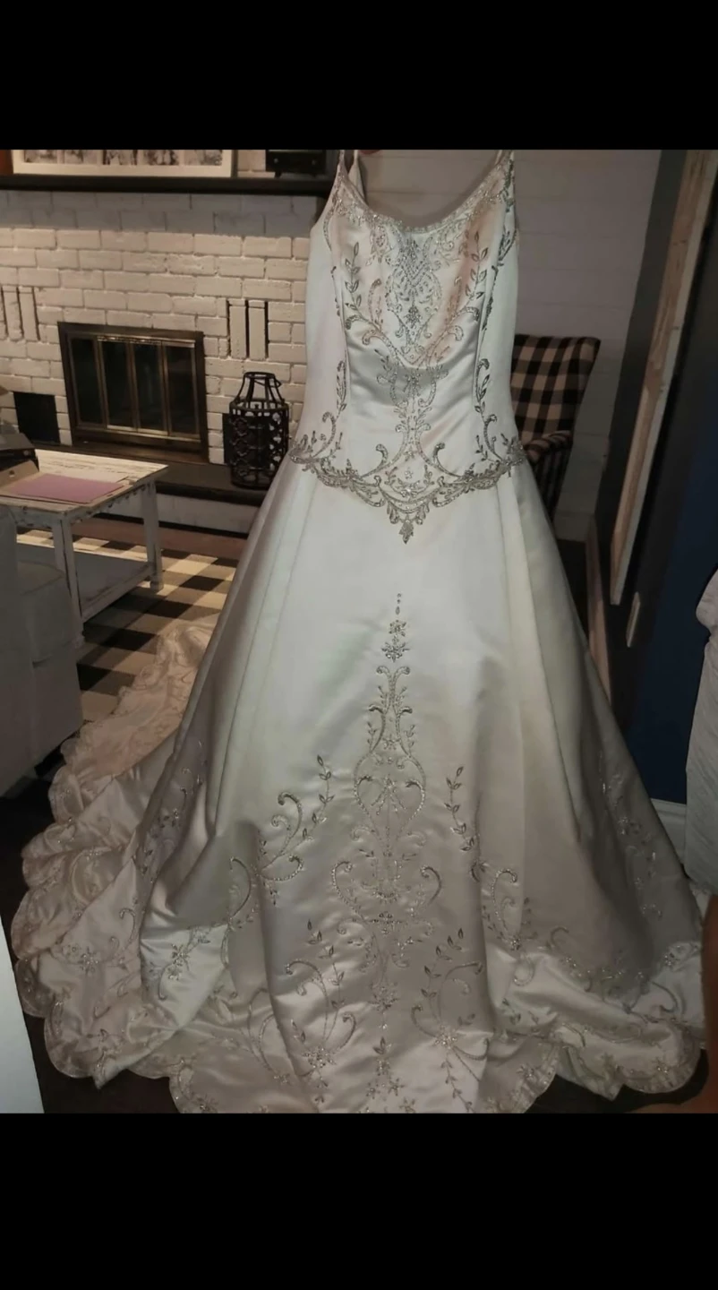 Stunning ballgown wedding dress.