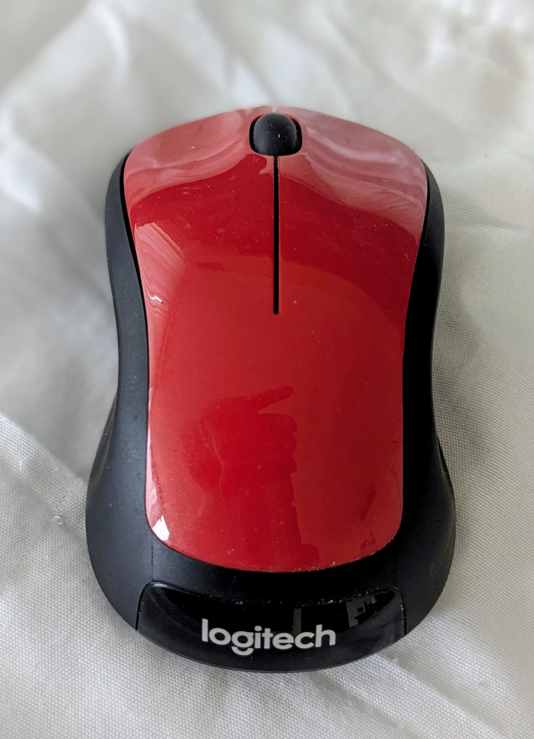 Logitech Wireless Mouse - Red