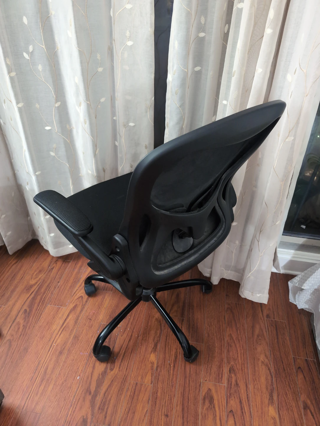 Winrise Office Chair with Adjustable Arms - photo 2