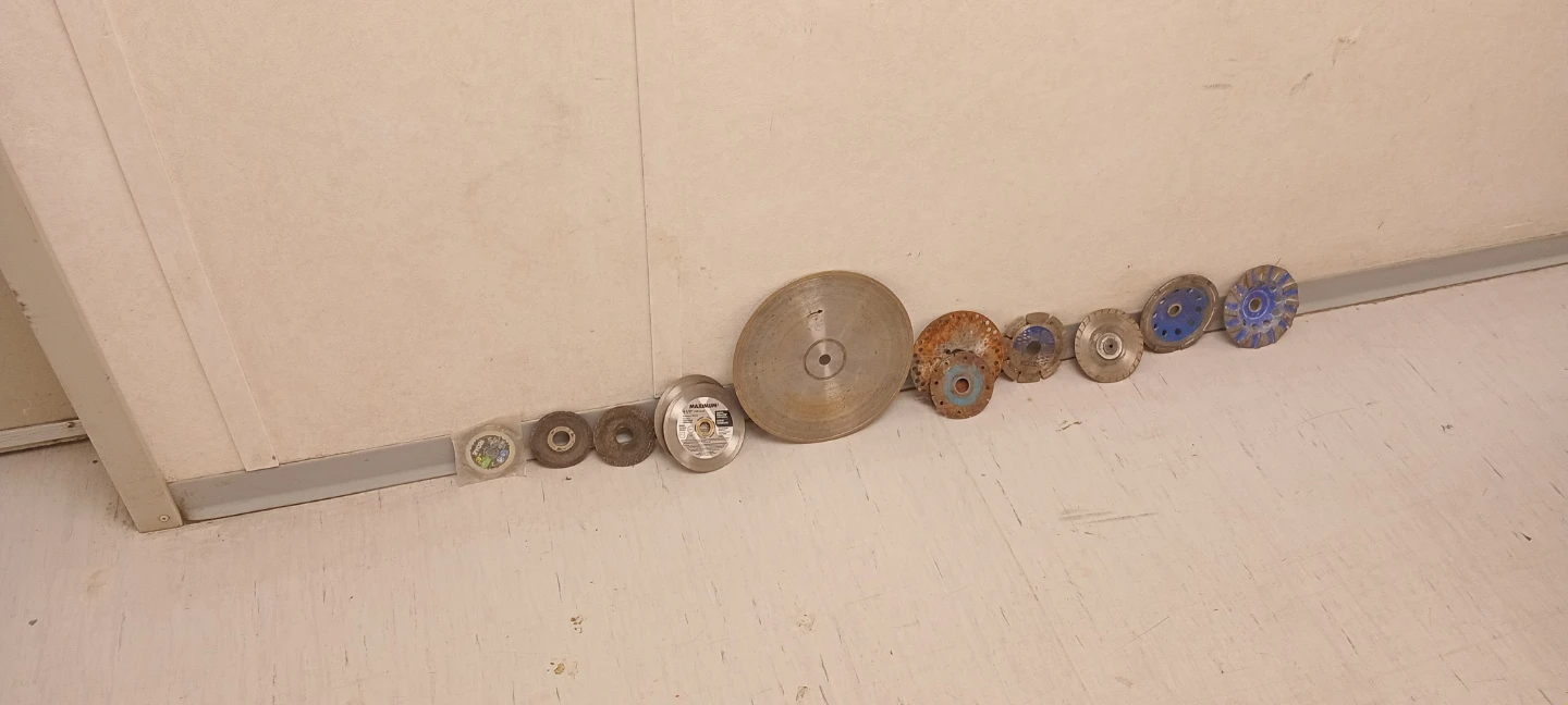 Concrete cutting blades
