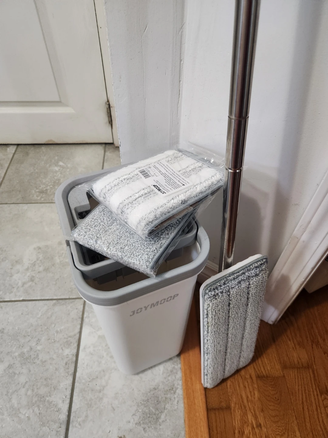 JOVMOOP Flat Mop and Bucket Set