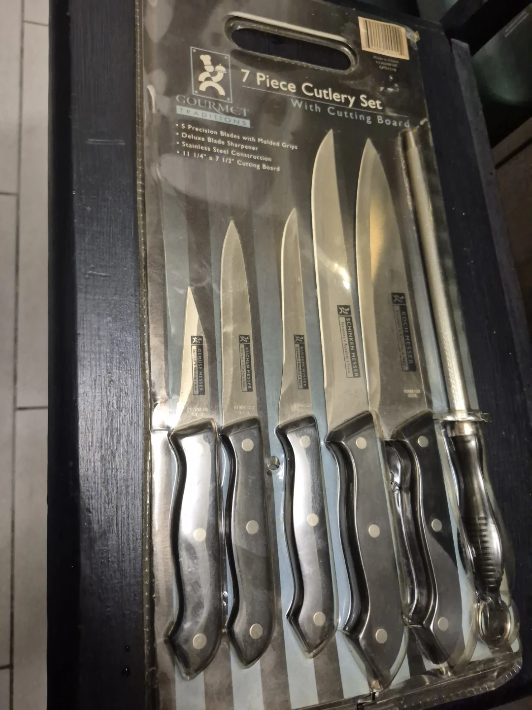 Gourmet Trade 7 Piece Cutlery Set with Cutting Board