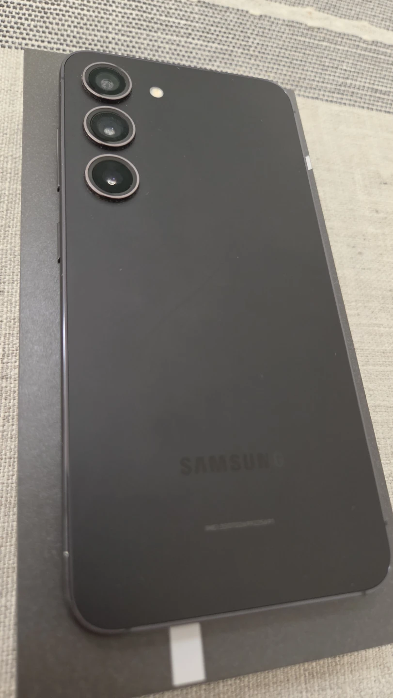 Samsung Galaxy S23 - photo 2