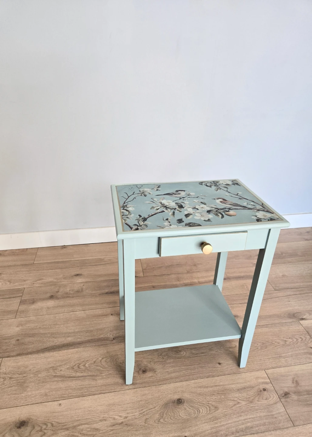 Refinished Side Table/ Accent table - photo 3