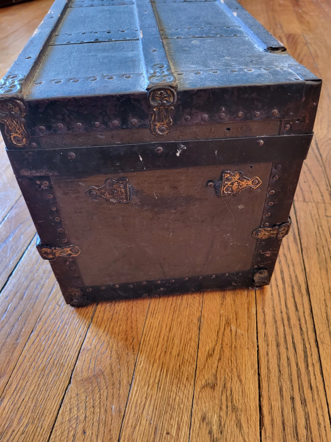 Antique Steamer Trunk - photo 2