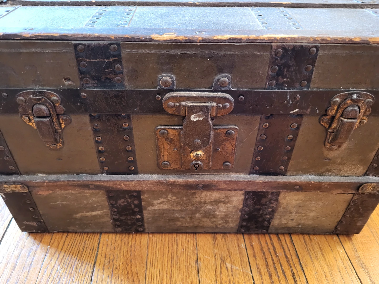 Antique Steamer Trunk - photo 3