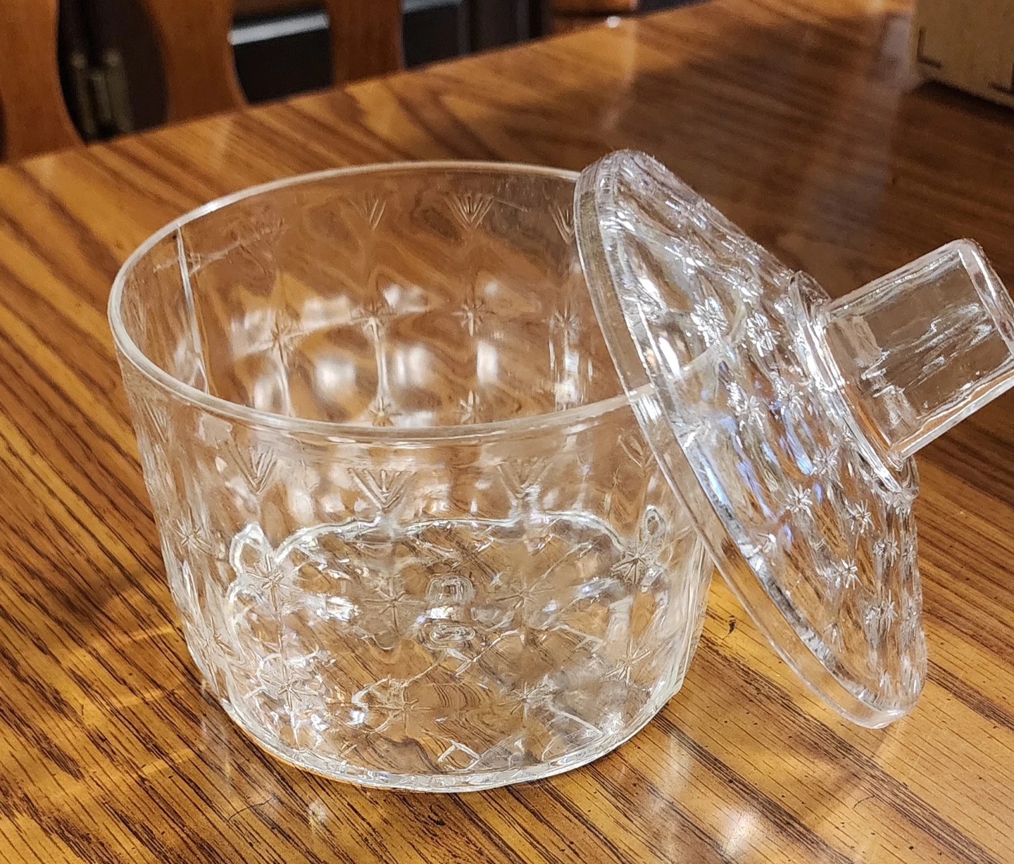 Plastic candy dish