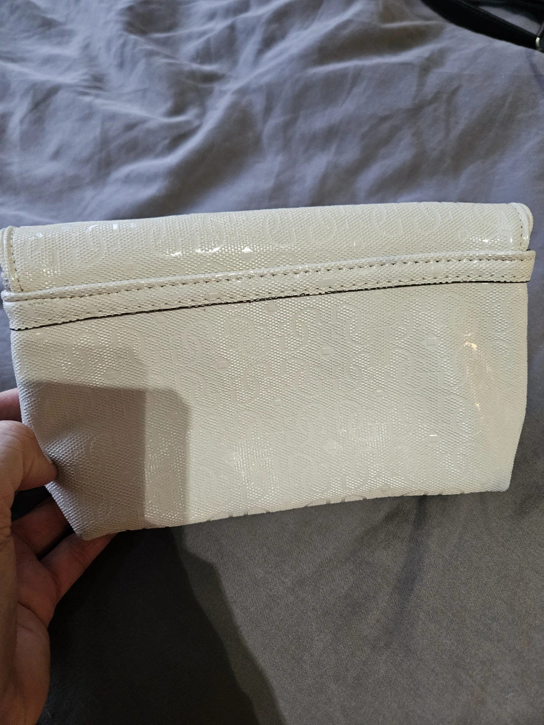 GUESS Cream Monogram Cosmetic Bag - photo 2