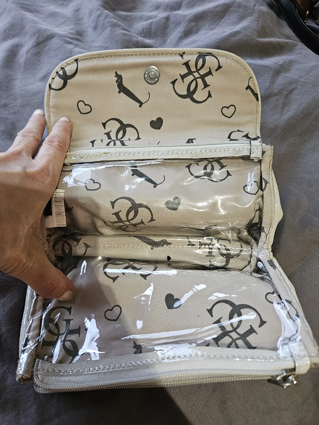 GUESS Cream Monogram Cosmetic Bag - photo 3