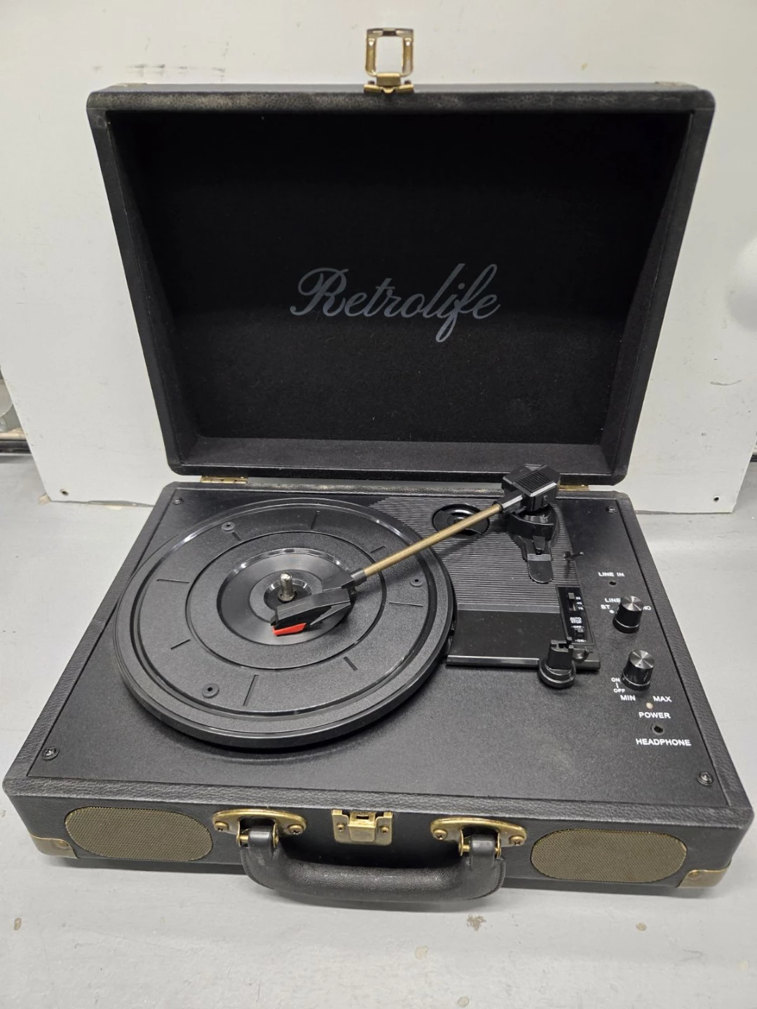 Retrolife Portable Suitcase Turntable - photo 2