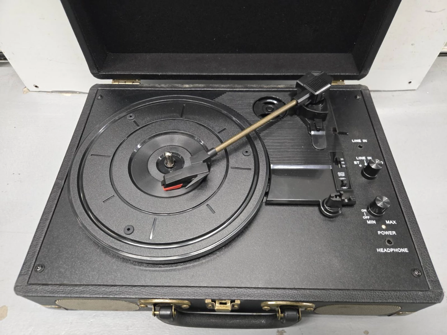 Retrolife Portable Suitcase Turntable - photo 3