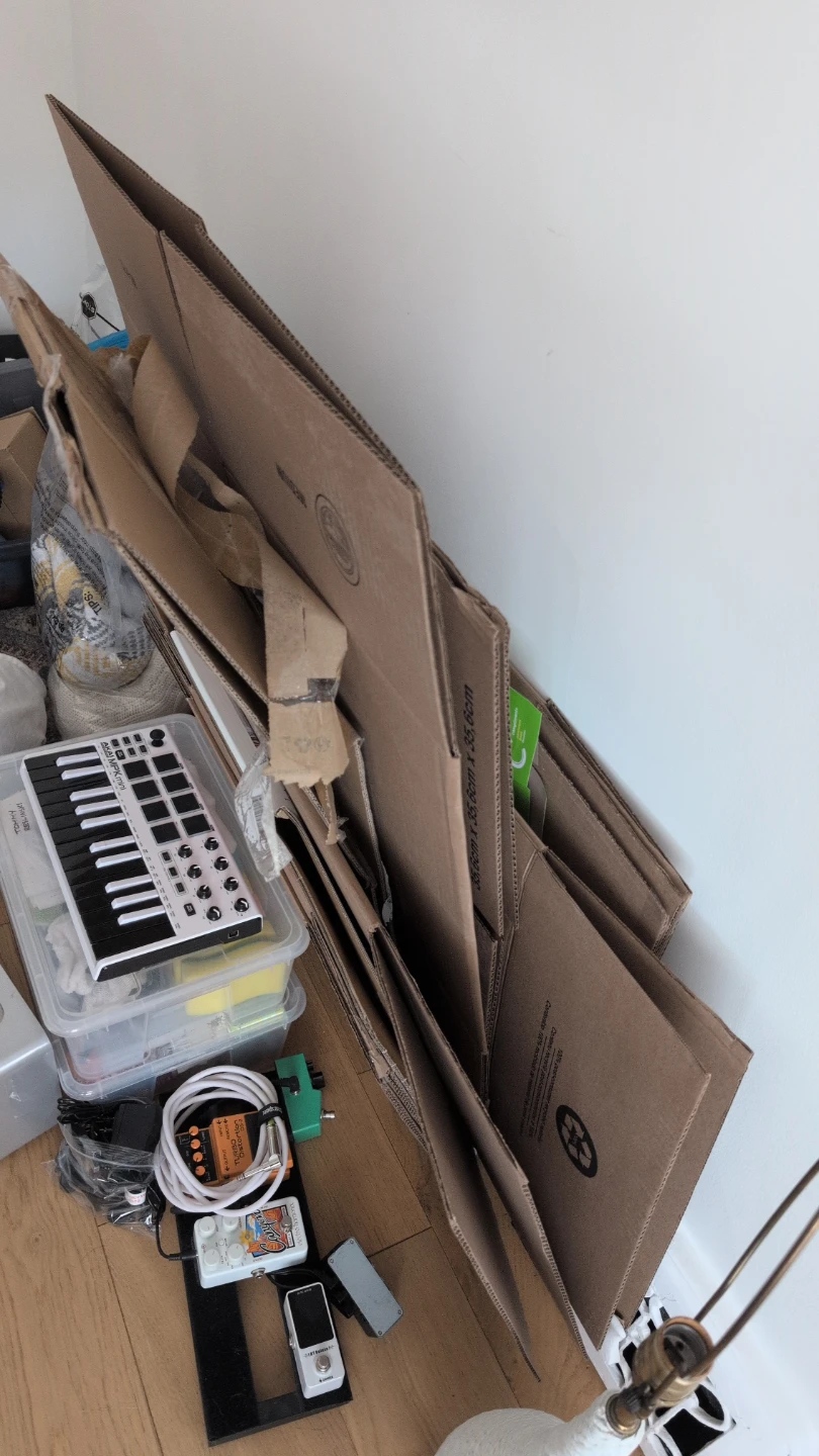 Free Cardboard Boxes for moving - photo 3