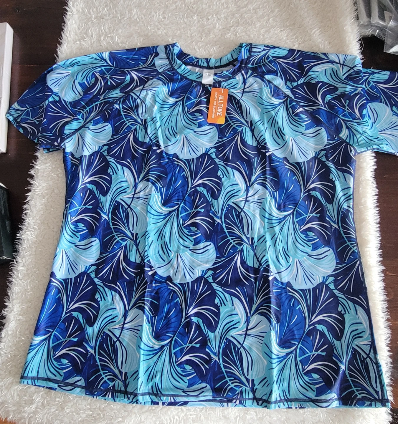 BNWT Plus-Size Short-Sleeves Rash Guard Top